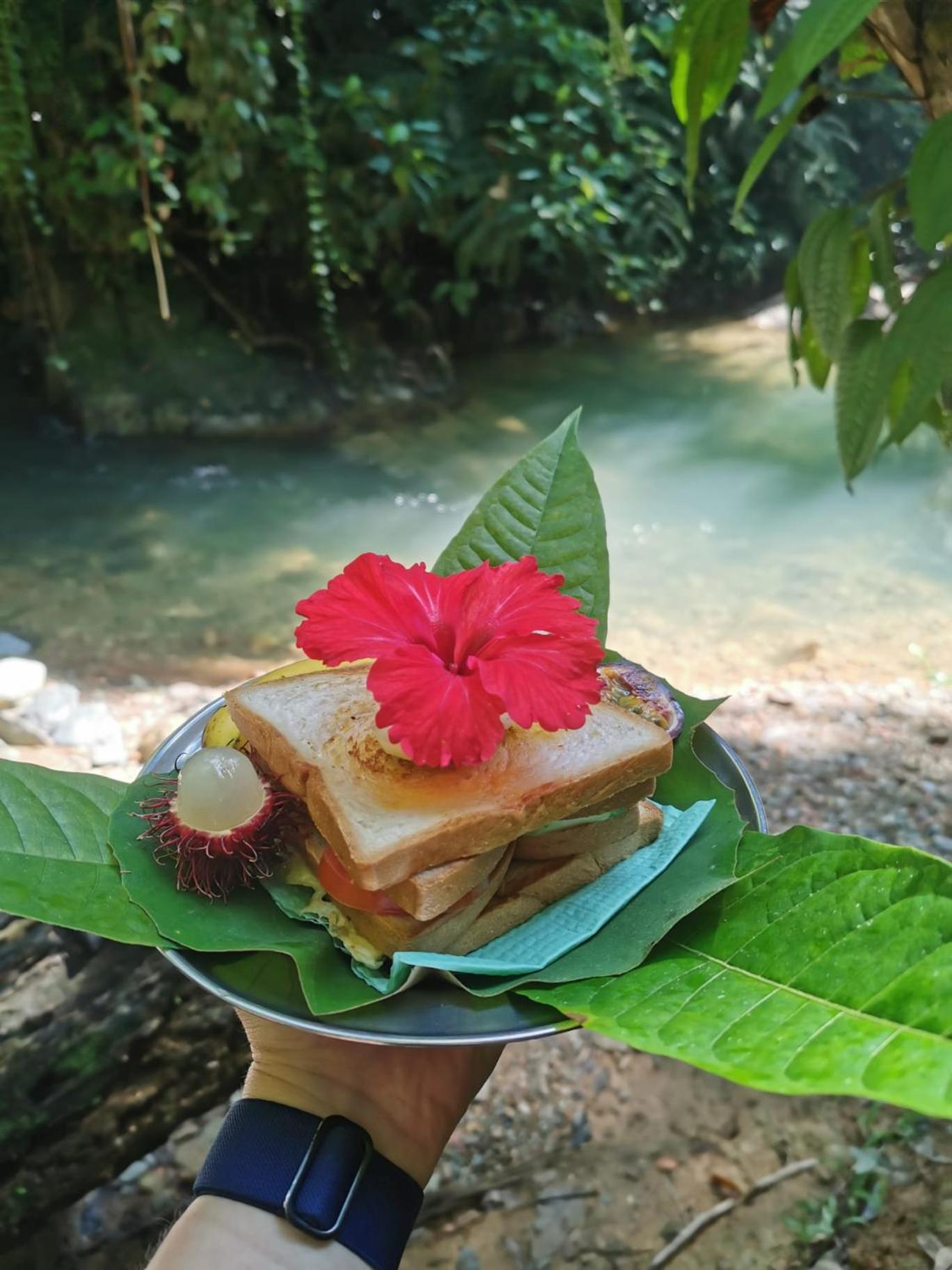 R5 Keramba Inn Bukit Lawang Buitenkant foto